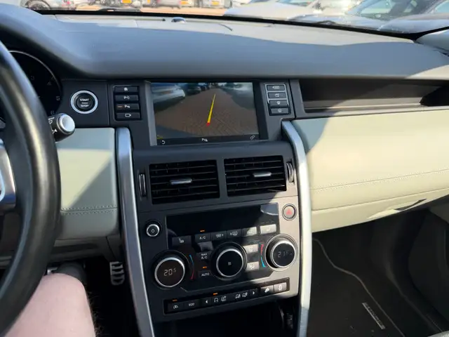 Land Rover Discovery Sport view 17