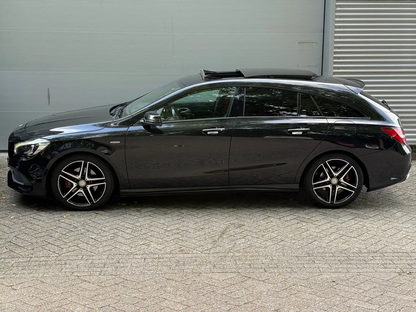 Mercedes-Benz CLA 250 Shooting Brake Sport 4MATIC Prestige AMG l Pano l Noir - 2