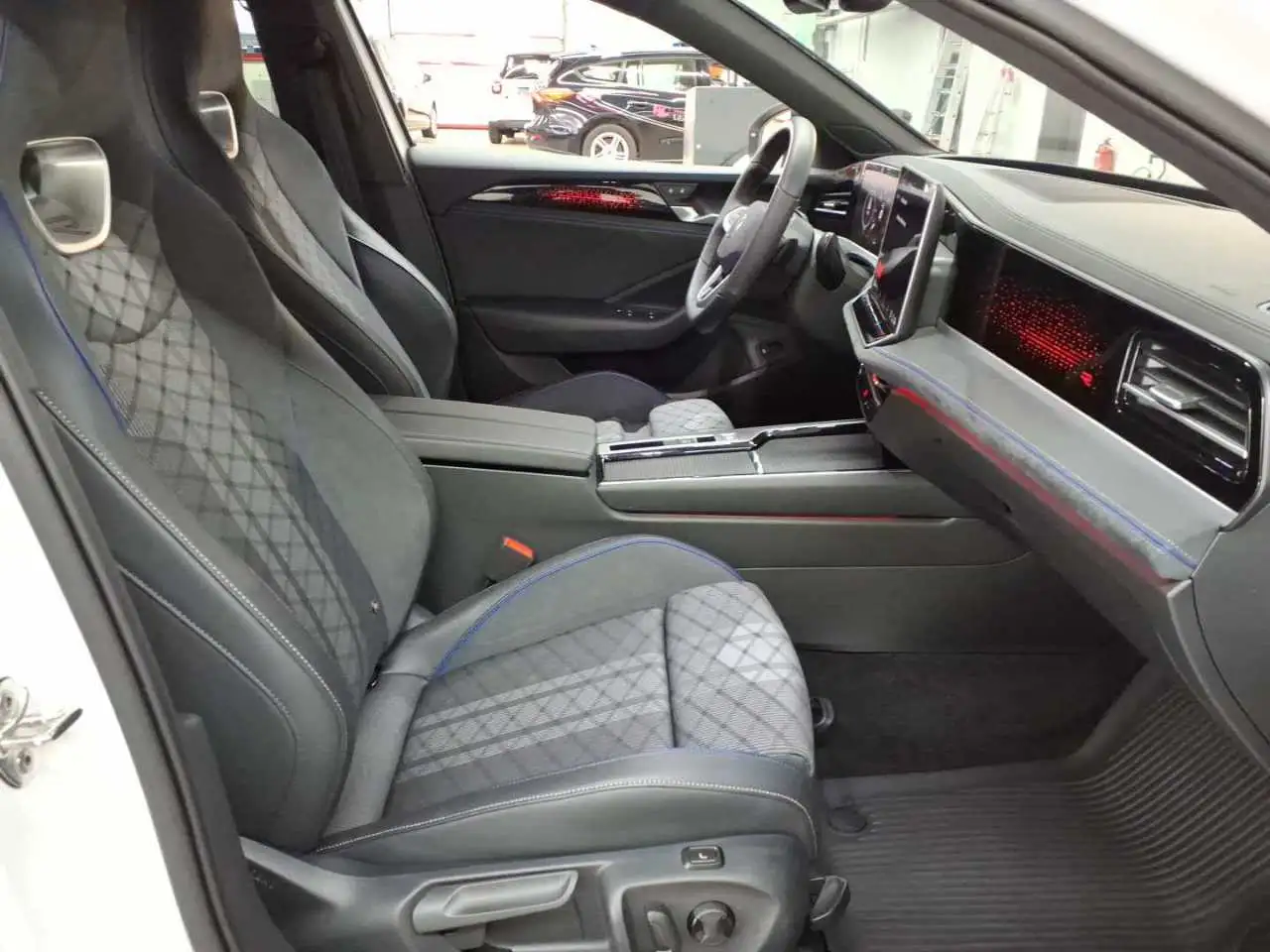 Volkswagen Passat Passat Variant 2.0 TDI 4Motion DSG R-Line StHz AHK 9