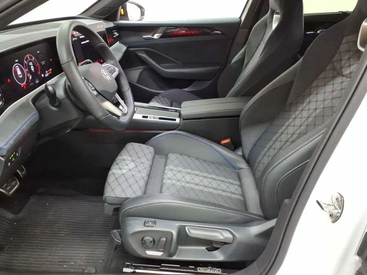 Volkswagen Passat Passat Variant 2.0 TDI 4Motion DSG R-Line StHz AHK