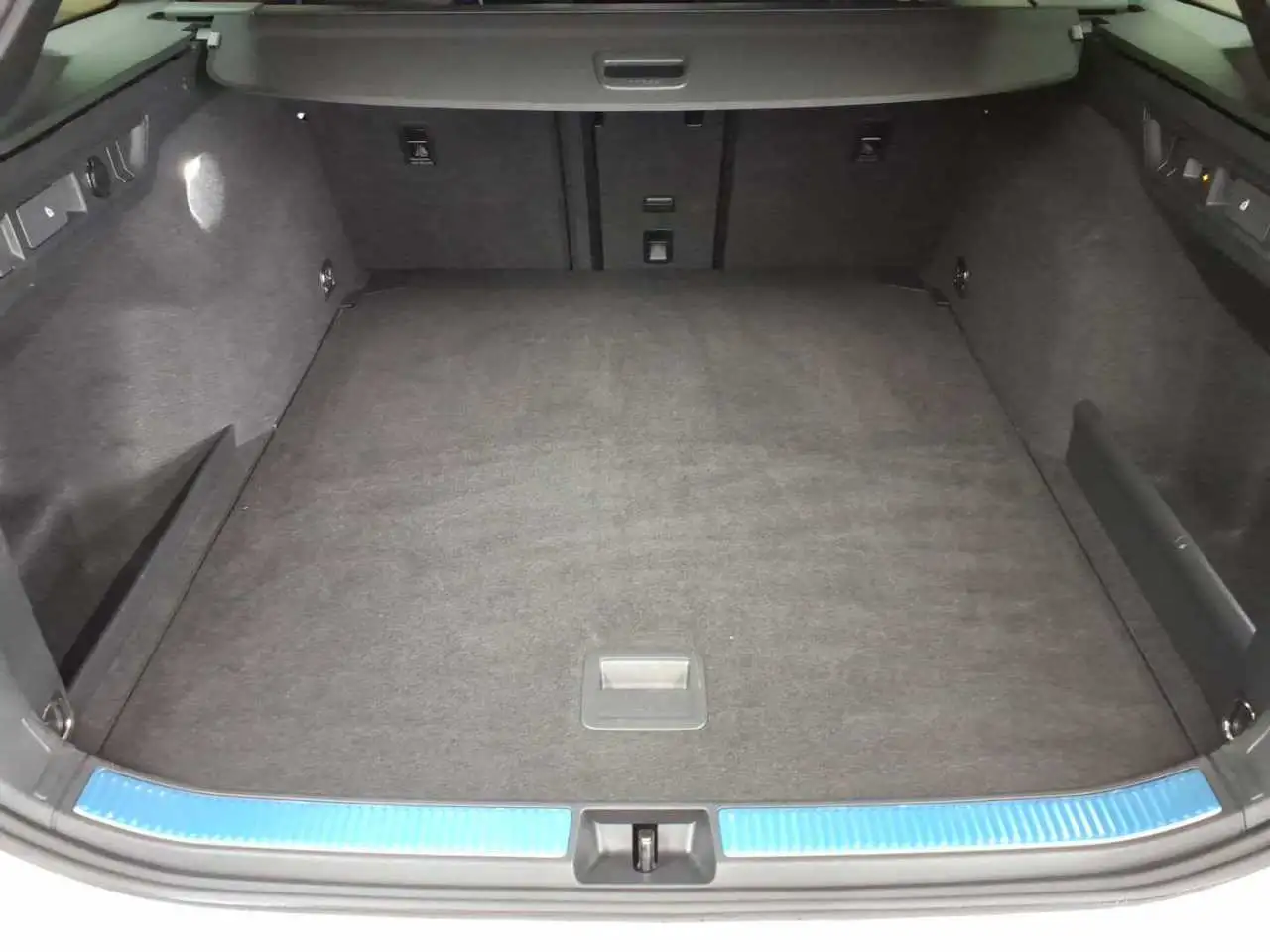 Volkswagen Passat Passat Variant 2.0 TDI 4Motion DSG R-Line StHz AHK 8