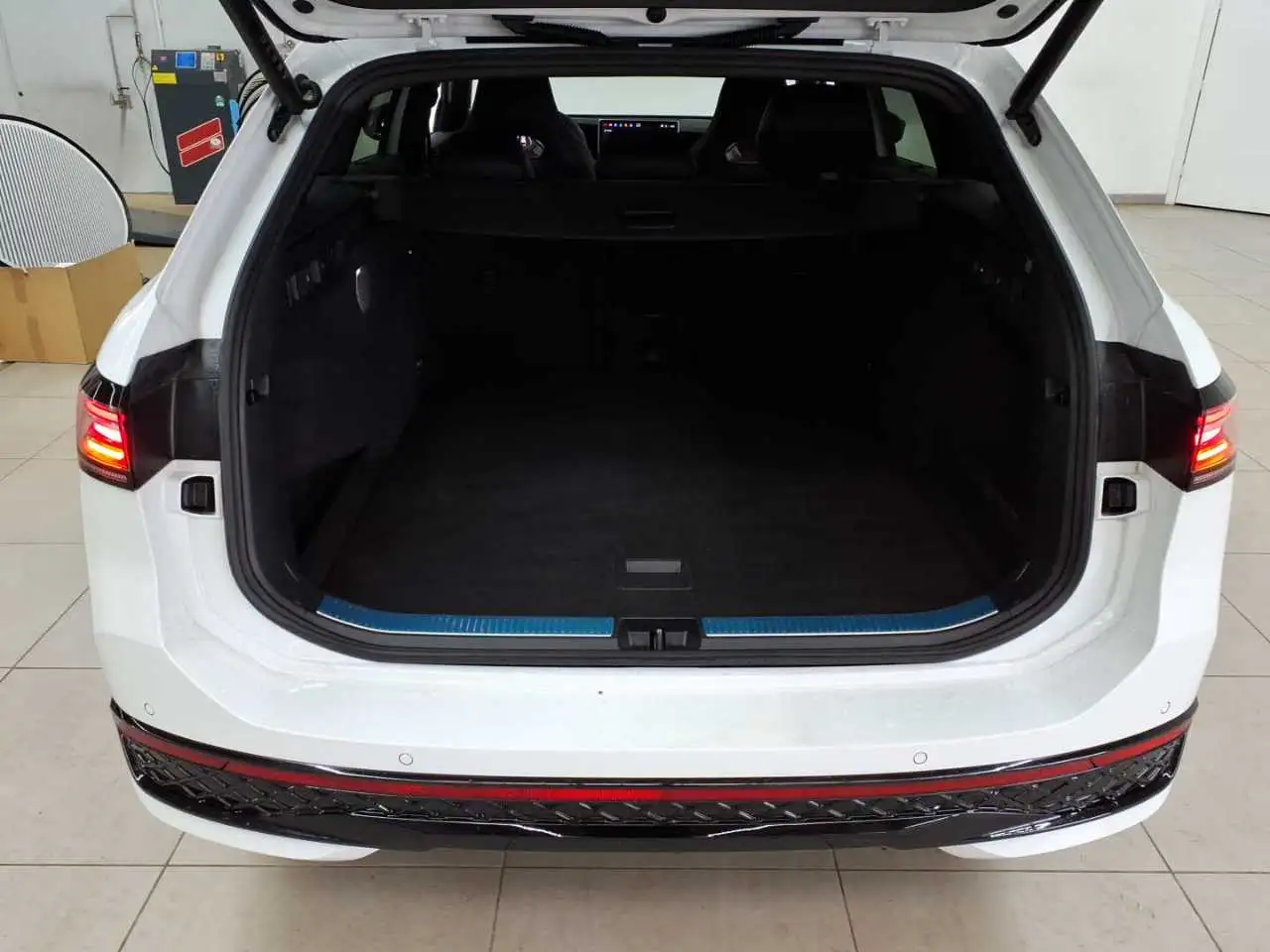 Volkswagen Passat Passat Variant 2.0 TDI 4Motion DSG R-Line StHz AHK 7