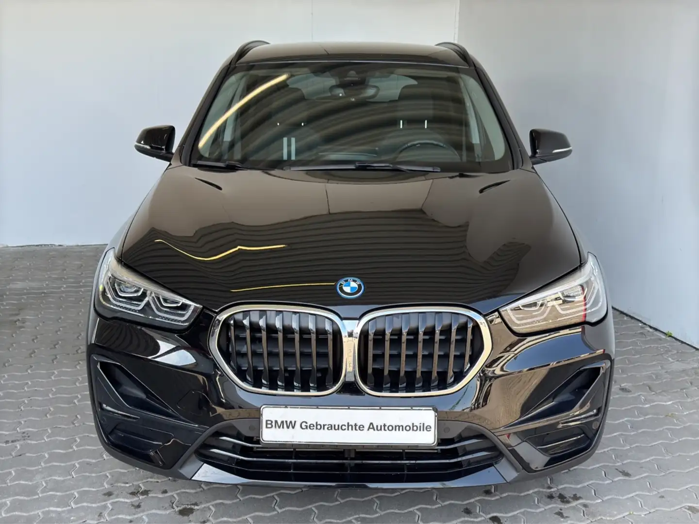 BMW X1 xDrive25e Sport Line Schwarz - 1