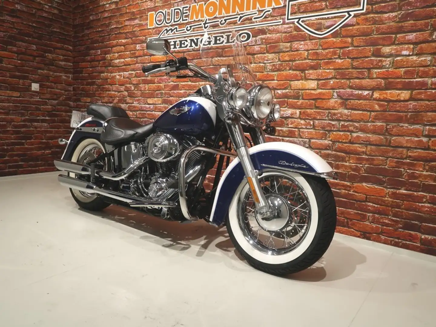 Harley-Davidson Deluxe FLSTN Softail 1450 Blanco - 2