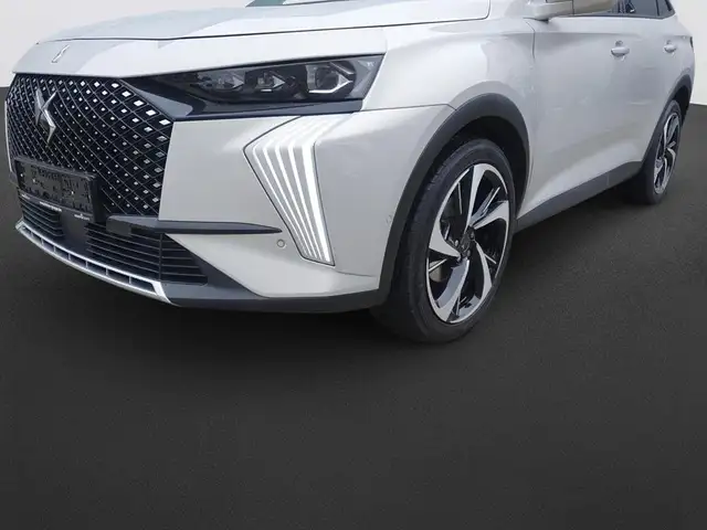 DS Automobiles DS 7 view 11