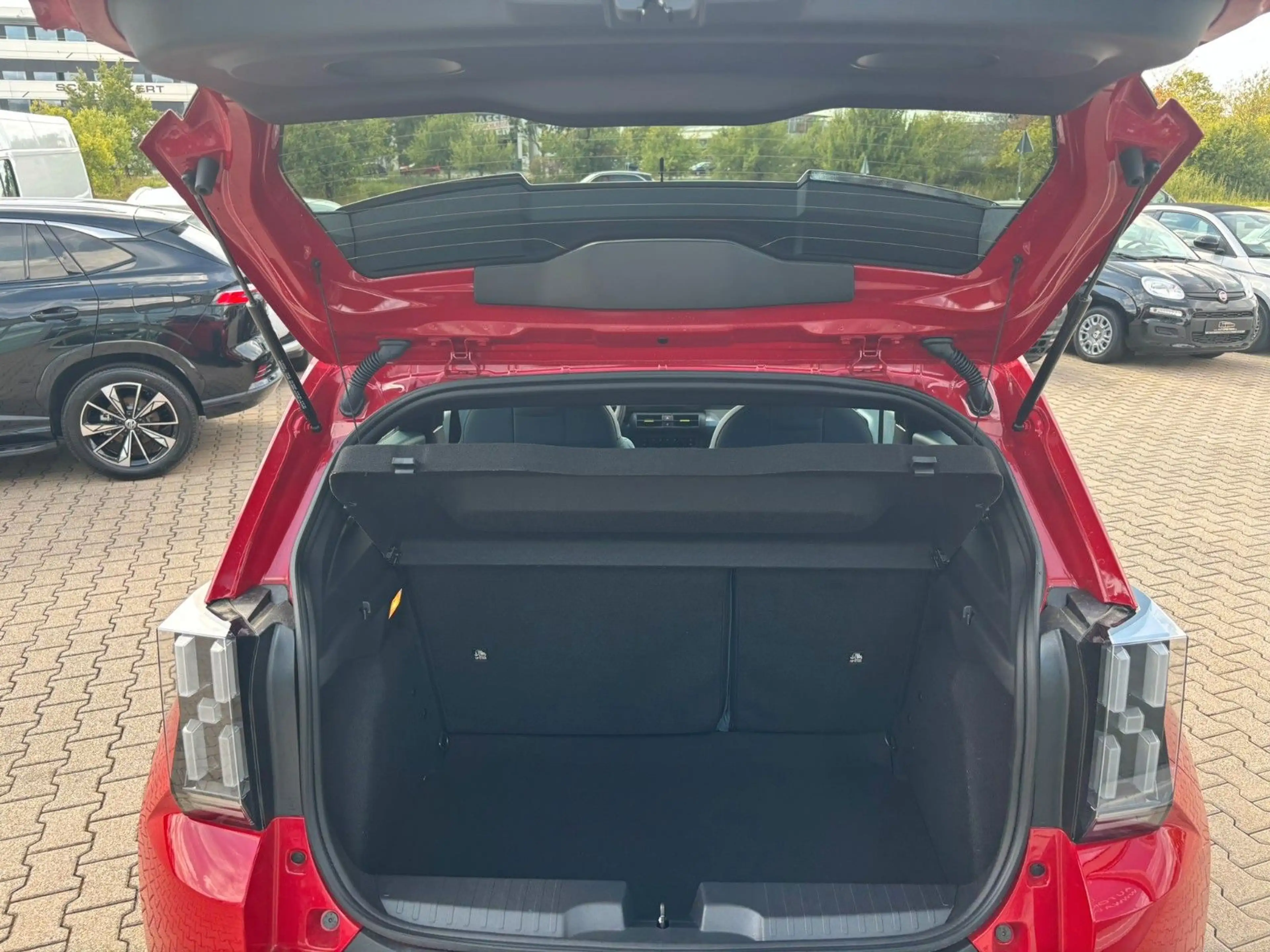Fiat Grande Panda Hybrid ICON 1.2 eDCT 81 kW — photo 5