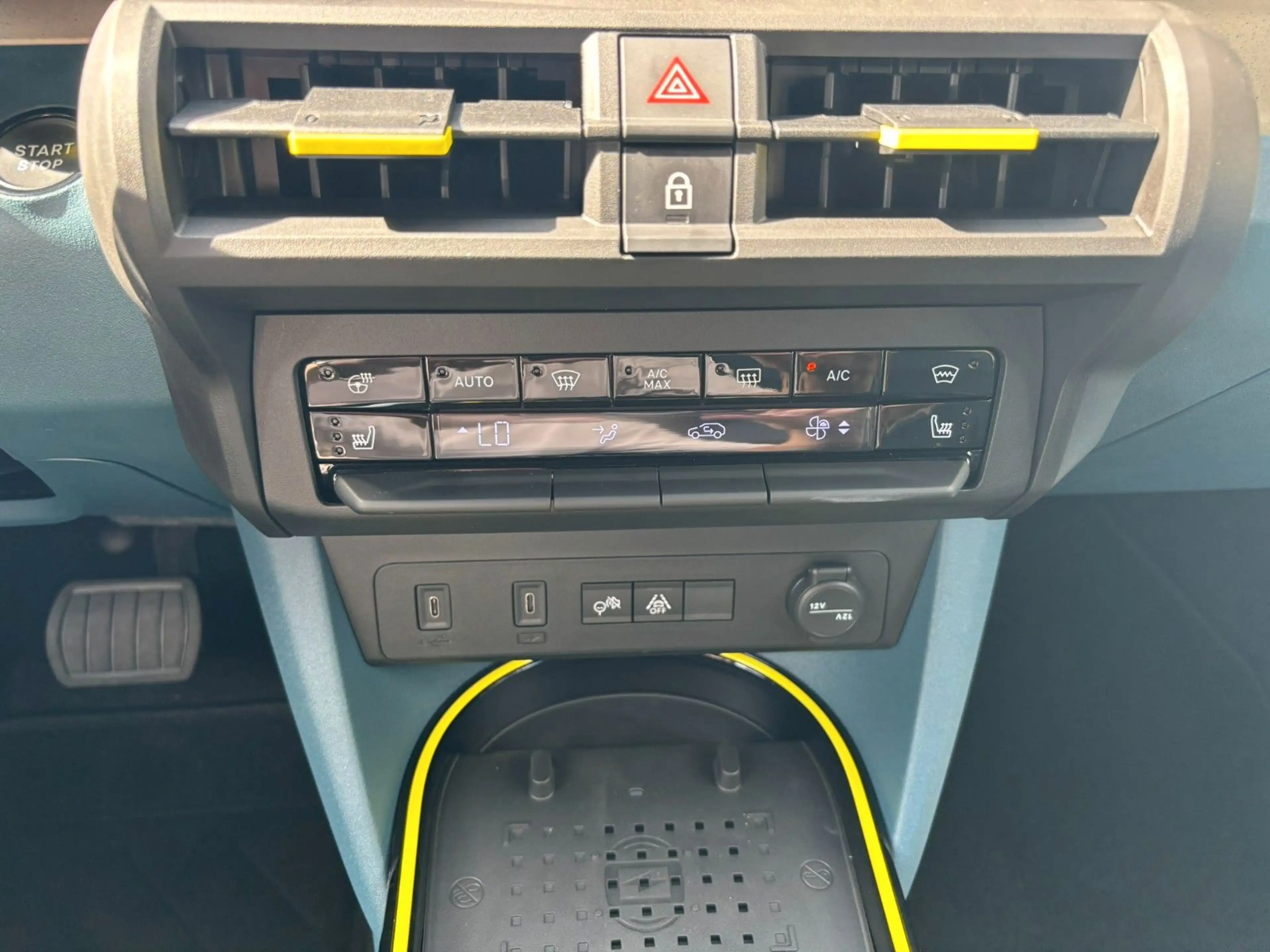 Fiat Grande Panda Hybrid ICON 1.2 eDCT 81 kW — photo 14
