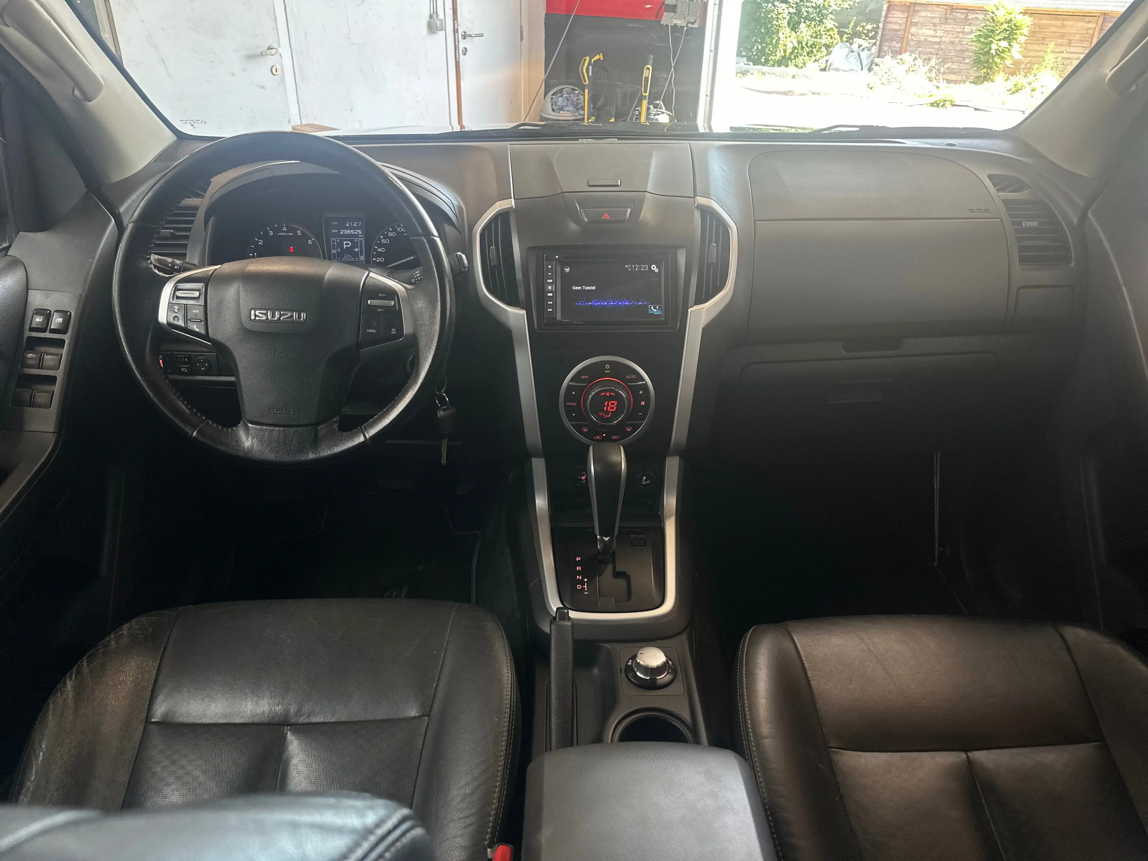 Isuzu D-Max D-Max 2.5 Turbo Di 4WD LSX Generation Hardtop — photo 12
