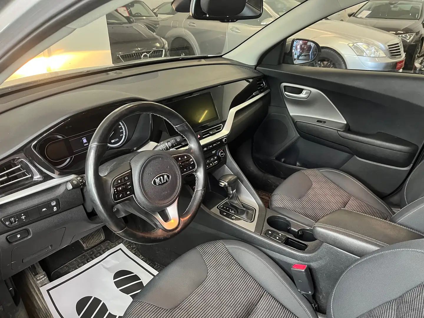 Kia Niro Silber 1.6 GDI Grau - 2