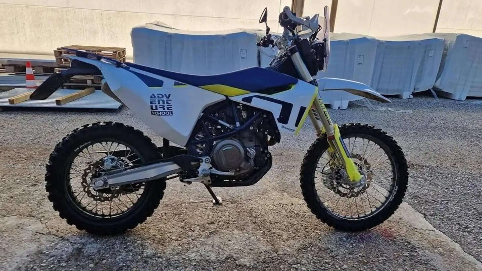 Husqvarna 701 Enduro Bílá - 1