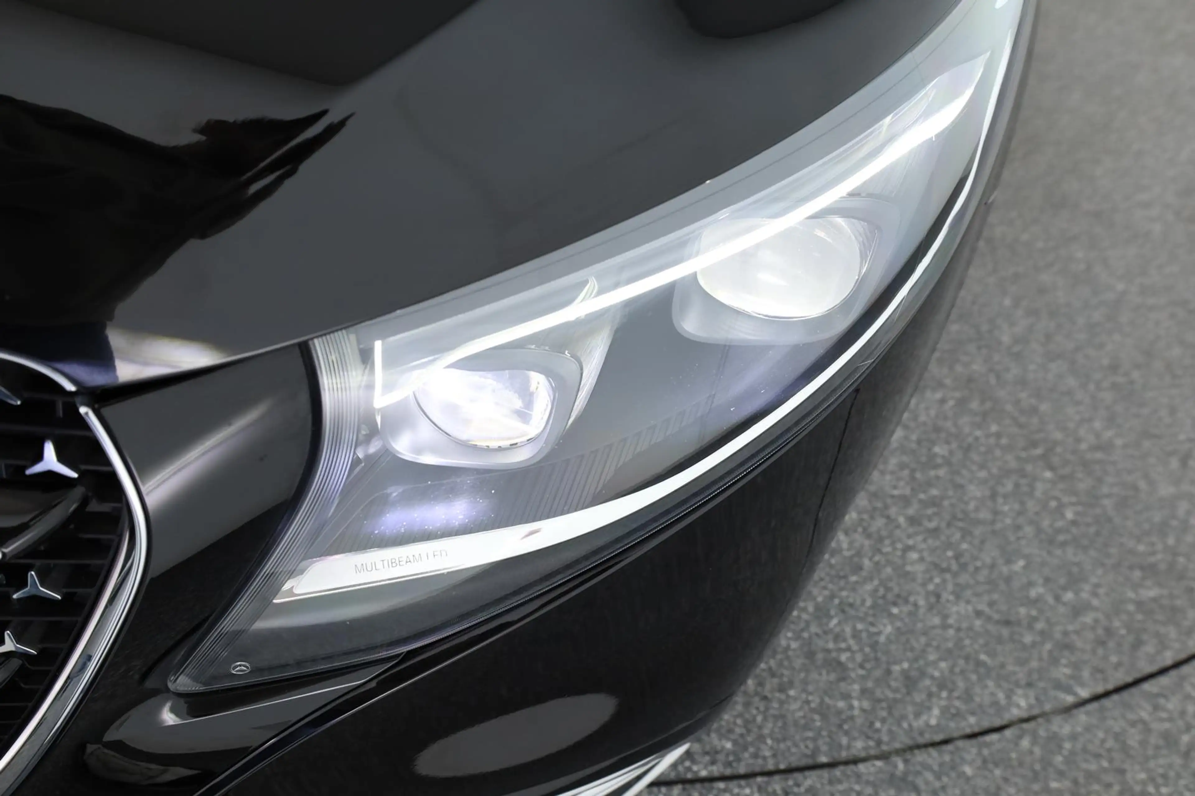 Mercedes-Benz V 300 d 4M extralang EXCLUSIVE 7S Nav BM ACC 360 — photo 12