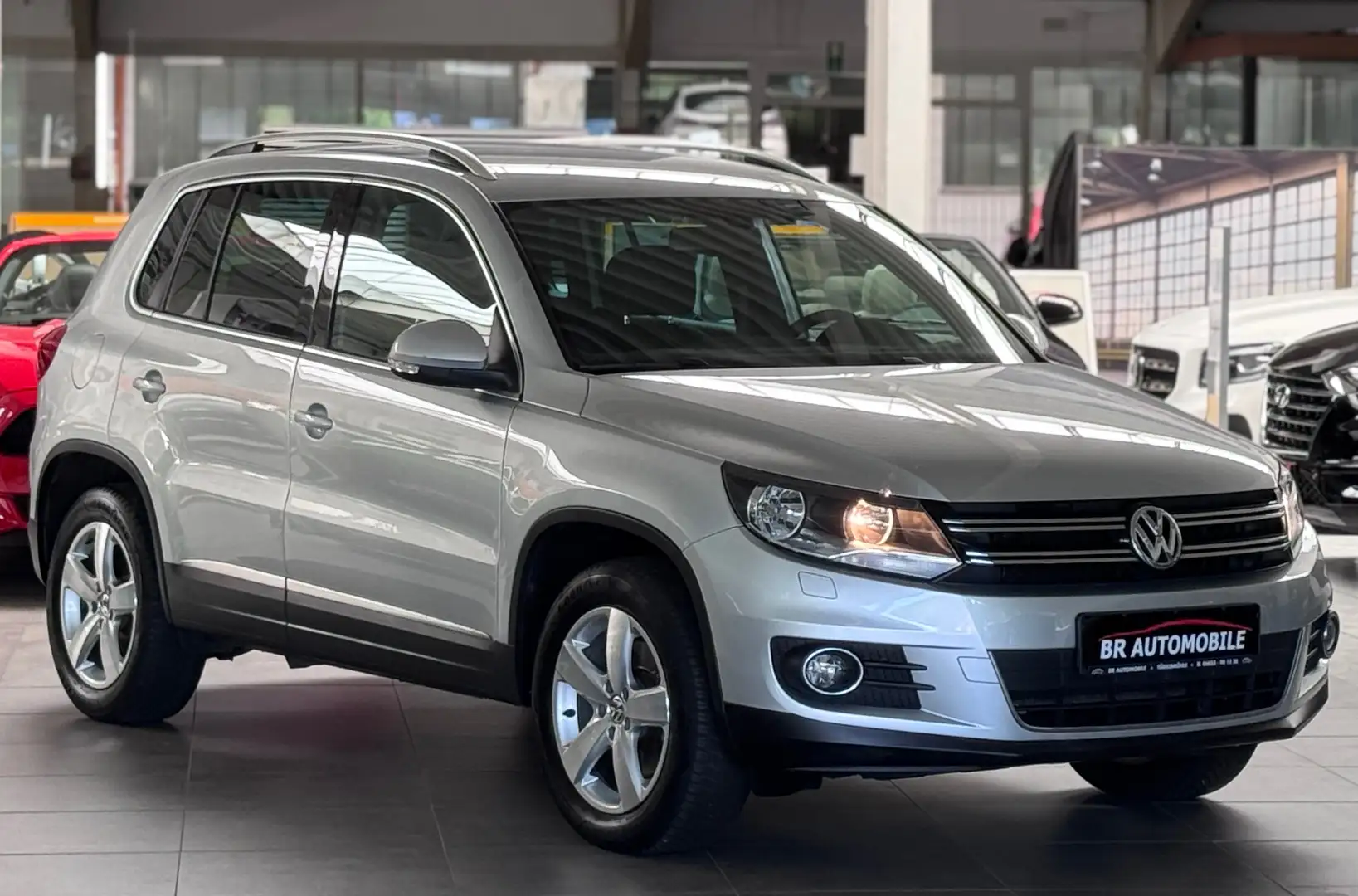 Volkswagen Tiguan Lounge Sport*DSG*nur 52.800Km*2.Hand*AHK*Kamera Grijs - 2