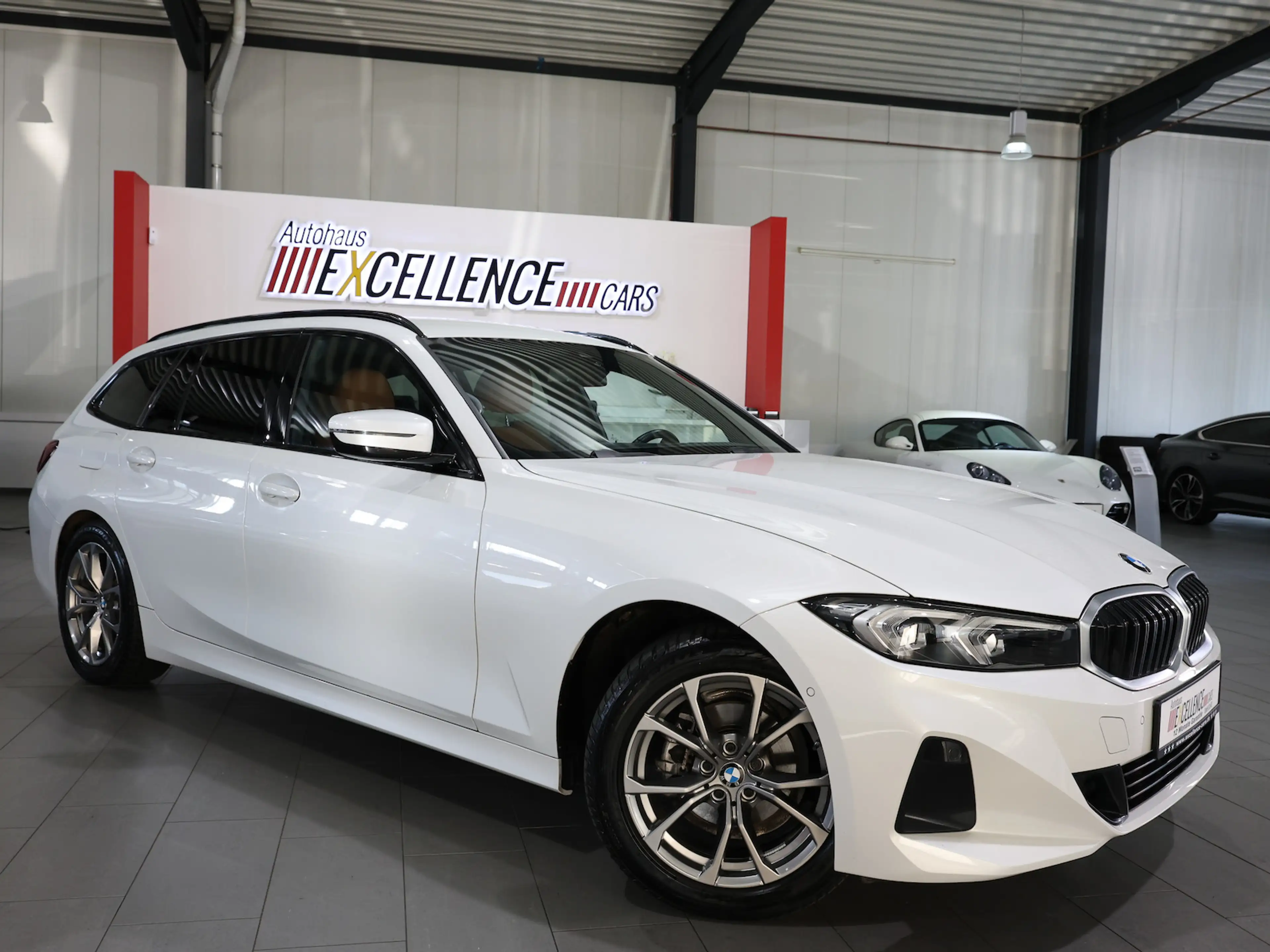 BMW 318 318d Touring SPORT WHITE & BROWN / CURCED, LED — photo 3