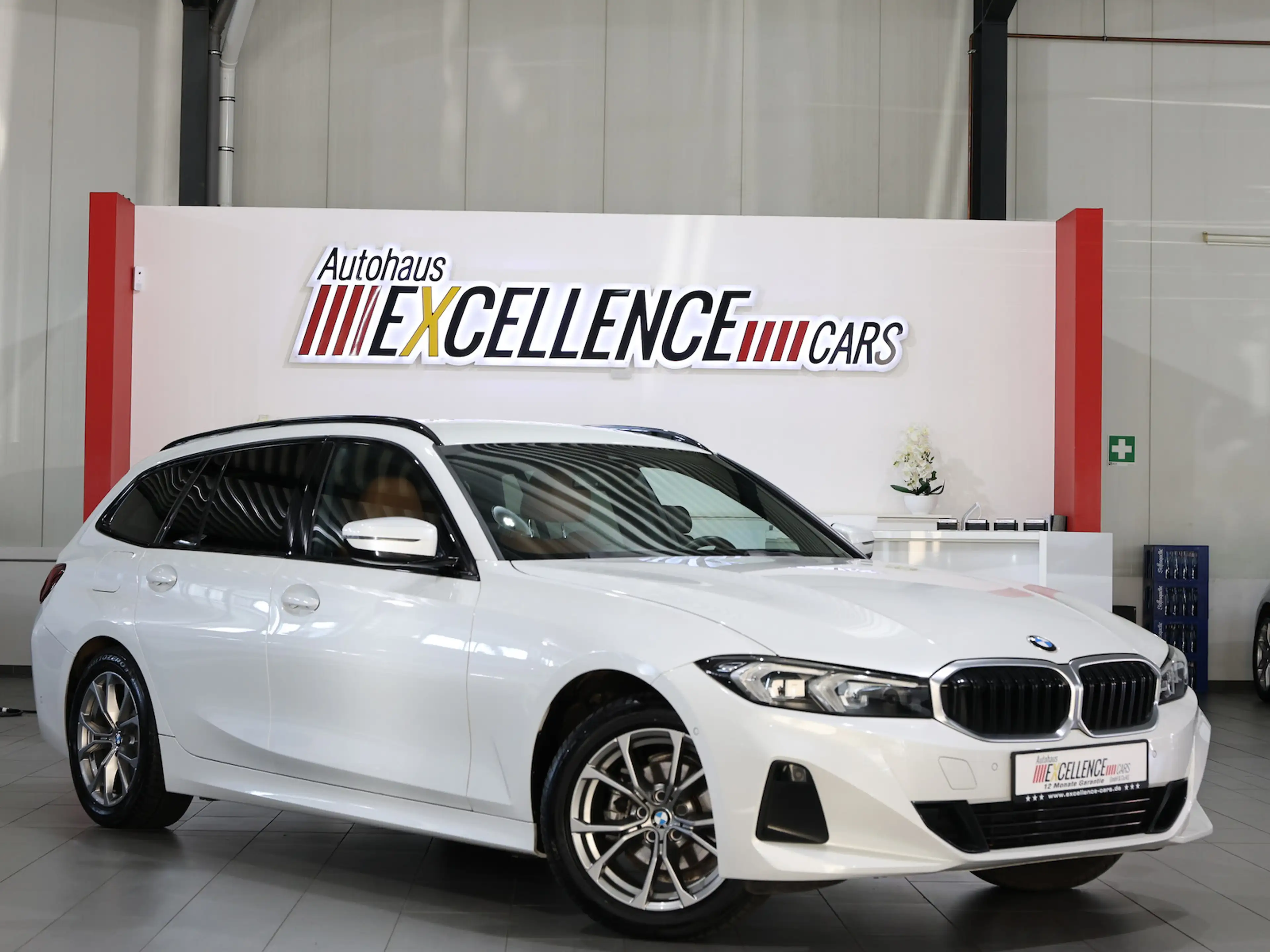 BMW 318 318d Touring SPORT WHITE & BROWN / CURCED, LED