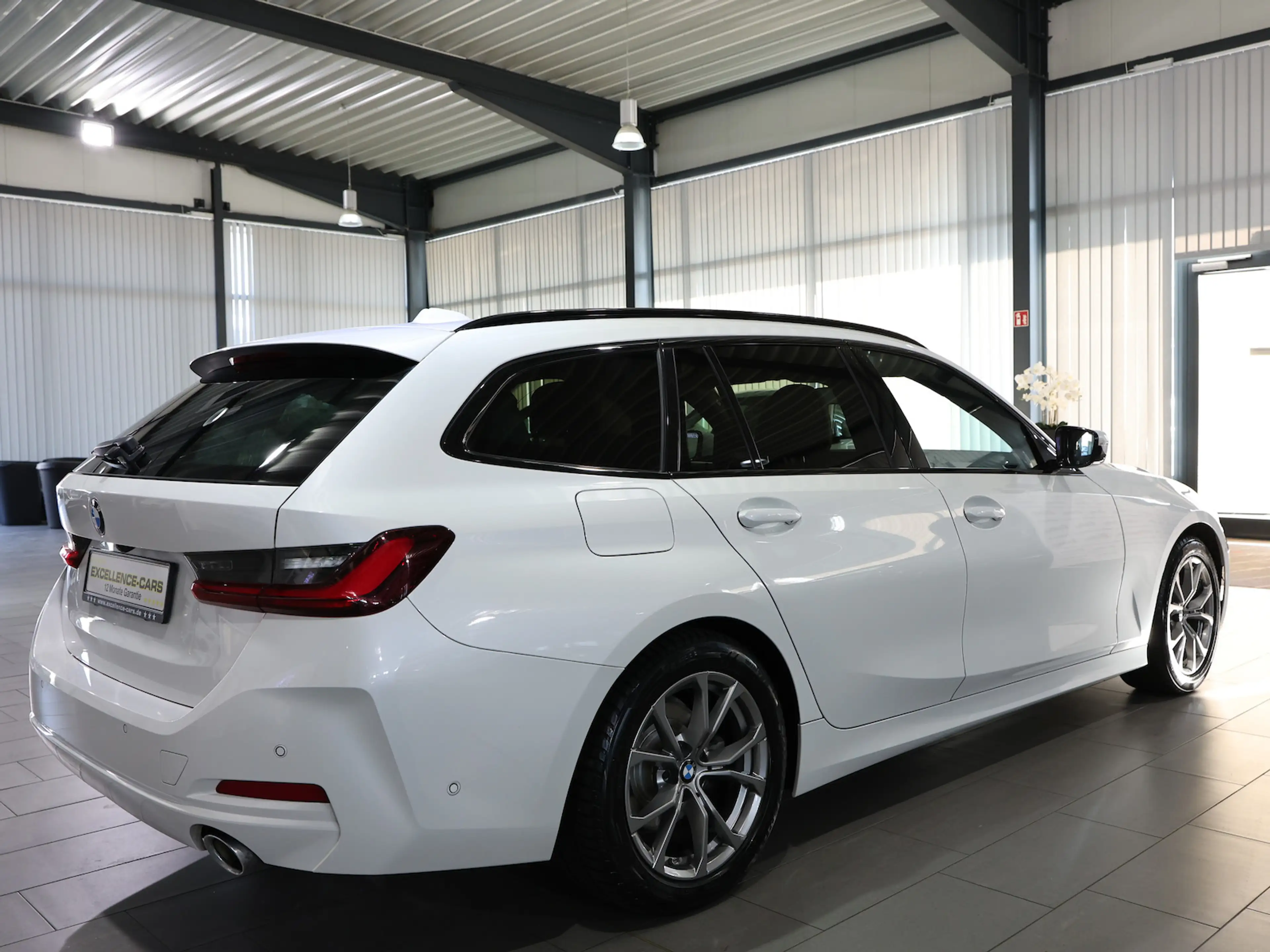 BMW 318 318d Touring SPORT WHITE & BROWN / CURCED, LED — photo 10