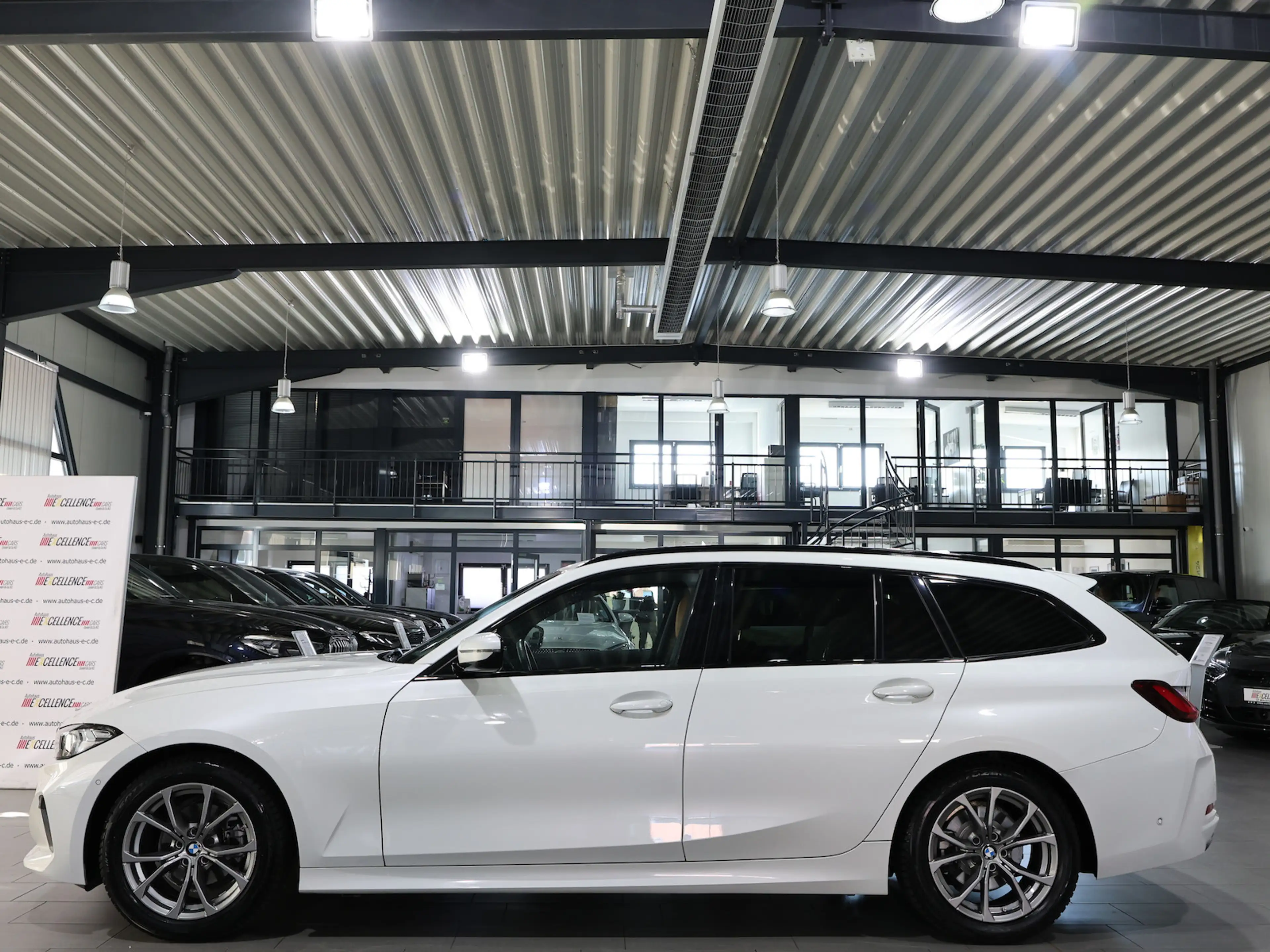 BMW 318 318d Touring SPORT WHITE & BROWN / CURCED, LED — photo 7