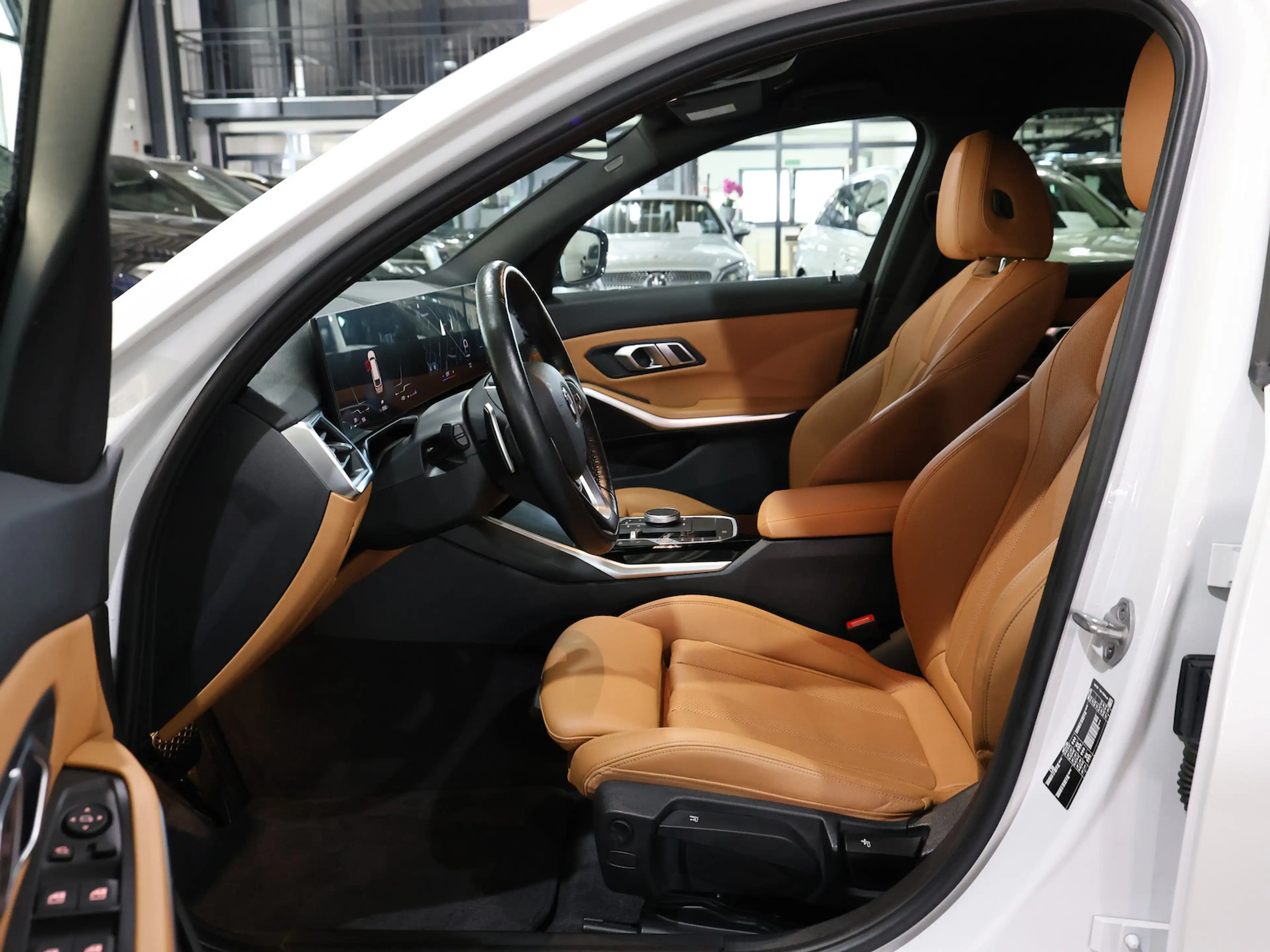 BMW 318 318d Touring SPORT WHITE & BROWN / CURCED, LED — photo 13