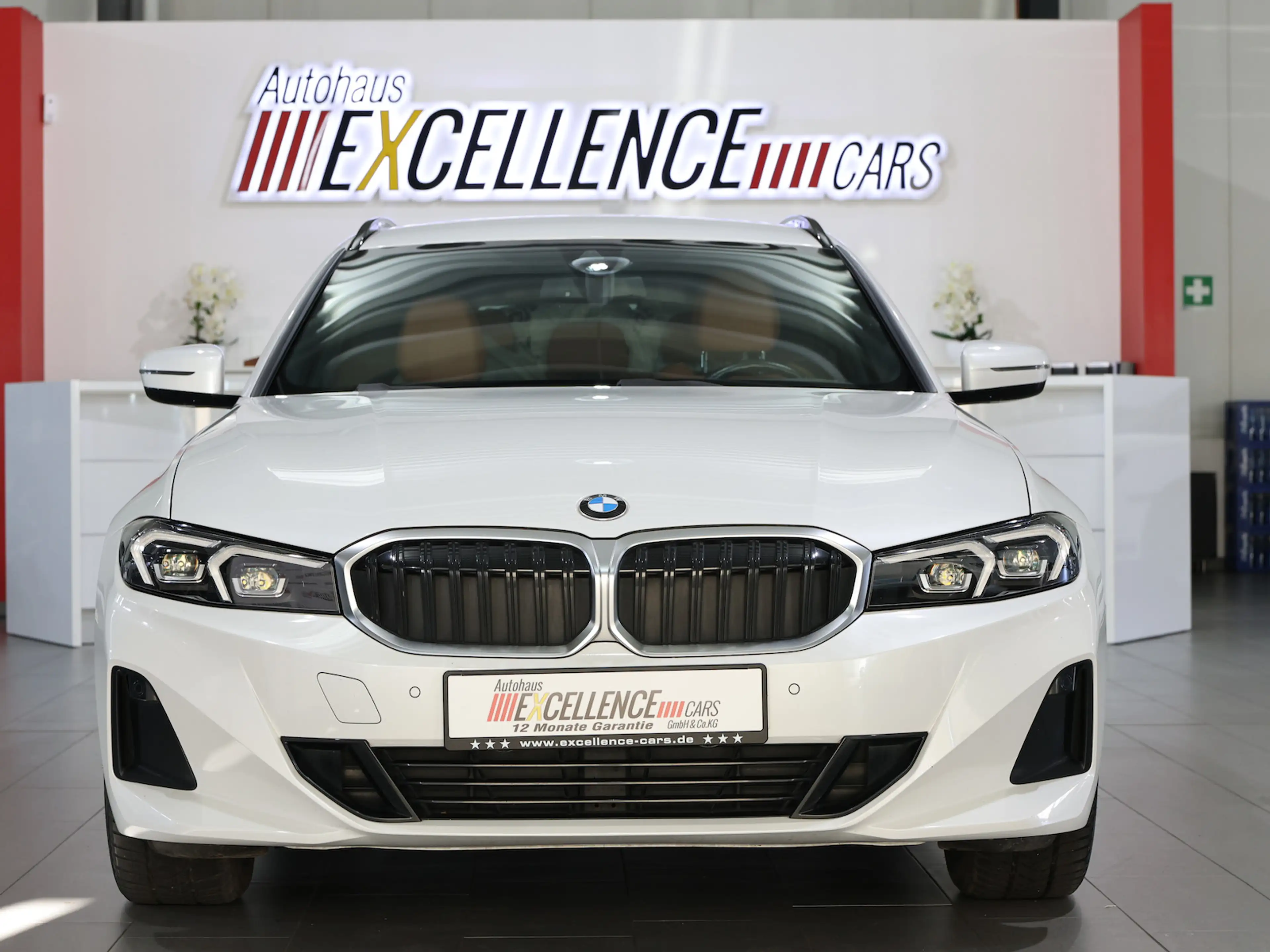 BMW 318 318d Touring SPORT WHITE & BROWN / CURCED, LED — photo 6