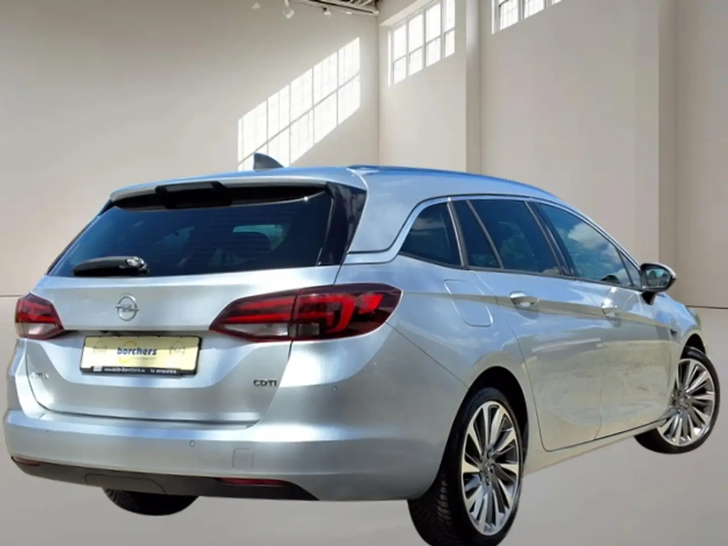 Opel Astra 1.6 D (CDTI) Automatik Sports Tourer Innovation Срібний - 2