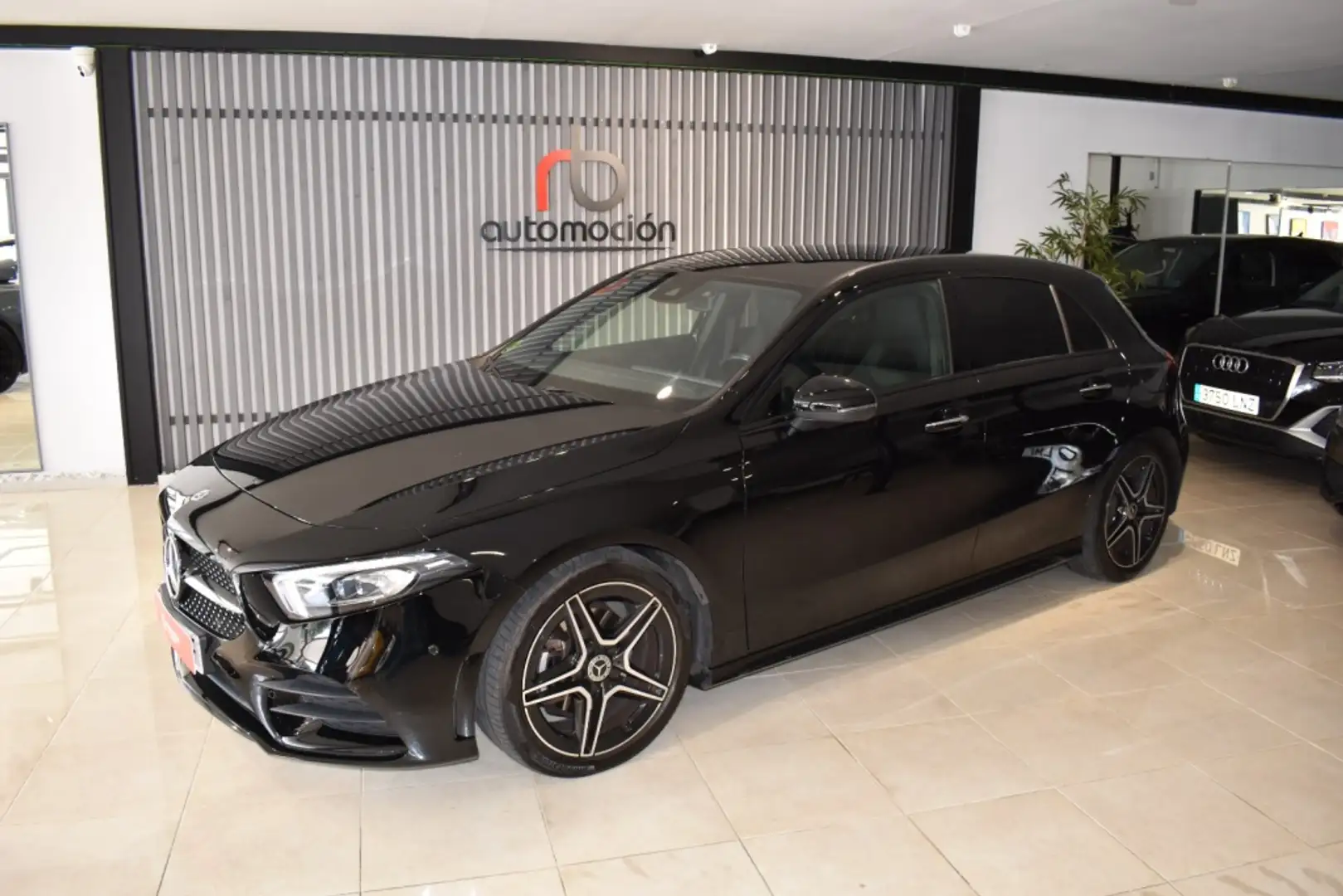 Mercedes-Benz A 200 7G-DCT Zwart - 1