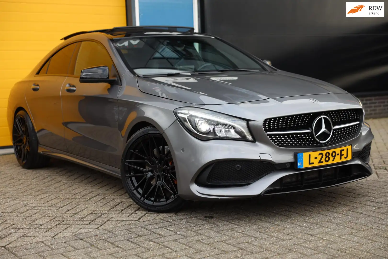Mercedes-Benz CLA 200 AMG Line / AUT / 156 PK / Navi / Sfeerverlichting Gris - 1