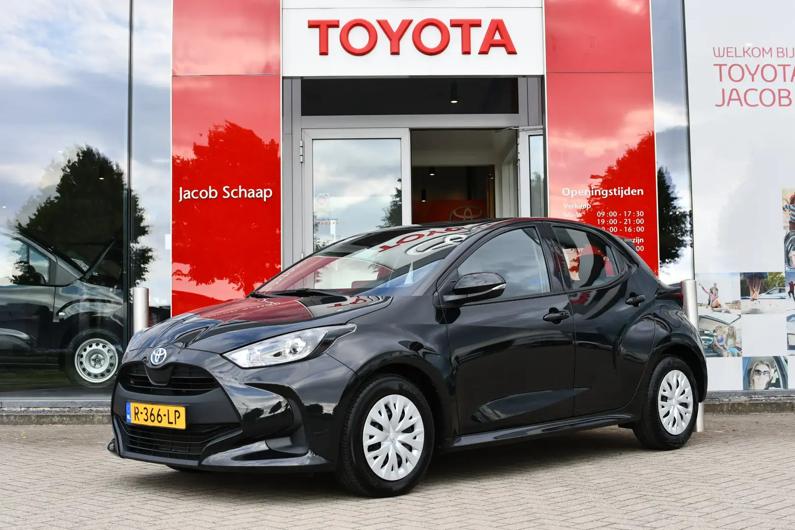 Toyota Yaris 1.5 Hybrid Active Automaat 116pk | Apple Carplay/A Noir - 1