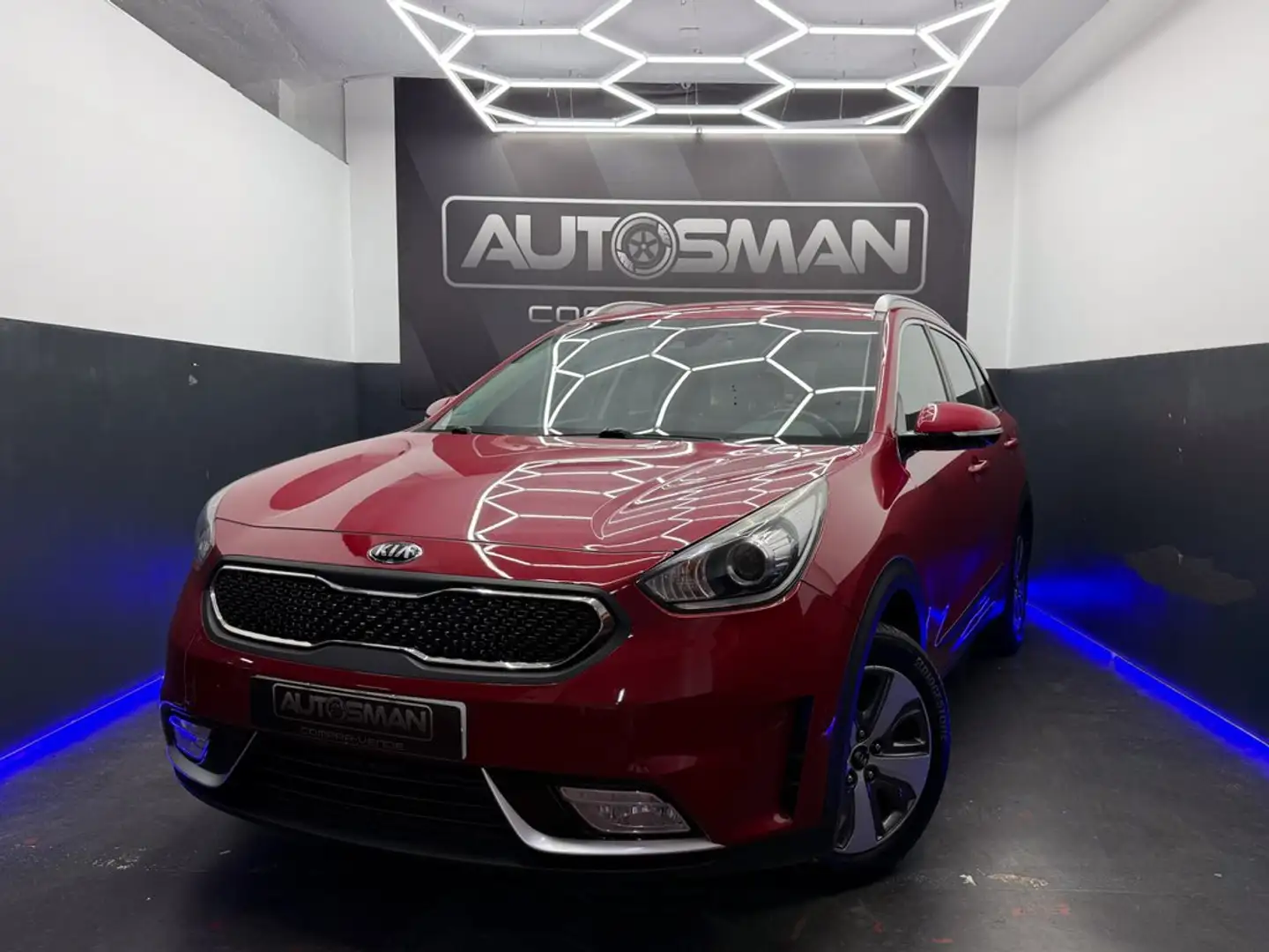 Kia Niro 1.6 GDi Híbrido 104kW (141CV) Concept Burdeos - 1