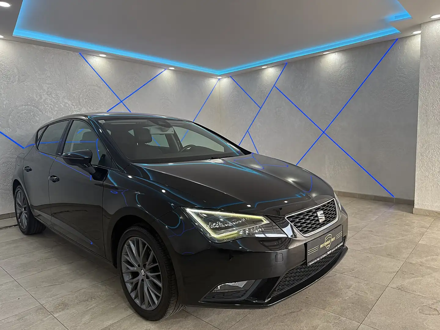 SEAT Leon Style 1,2 TSI I-Tech*LED*MFL*TEILLEDER*TEMPOMAT* Schwarz - 1