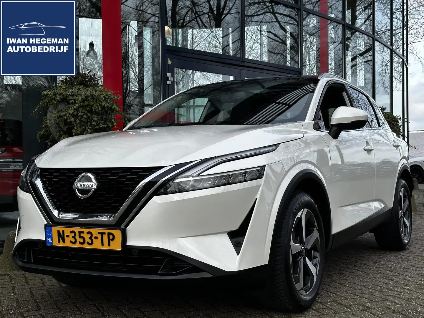 Nissan Qashqai 1.3 MHEV Premiere Edition | Panodak | Navi | ECC | Blanc - 1