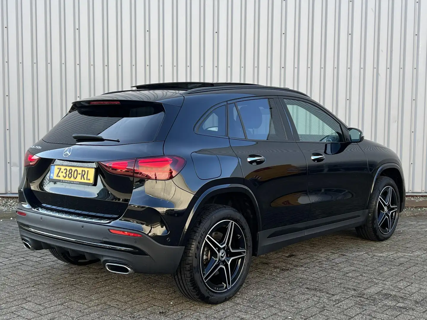 Mercedes-Benz GLA 250 e | Panoramadak | AMG Night Schwarz - 2