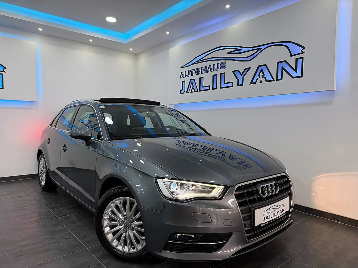 Audi A3 2,0 TDI, PANO, AHK, PDC, LED+XENON, TEMPOMAT, TOP Grau - 1