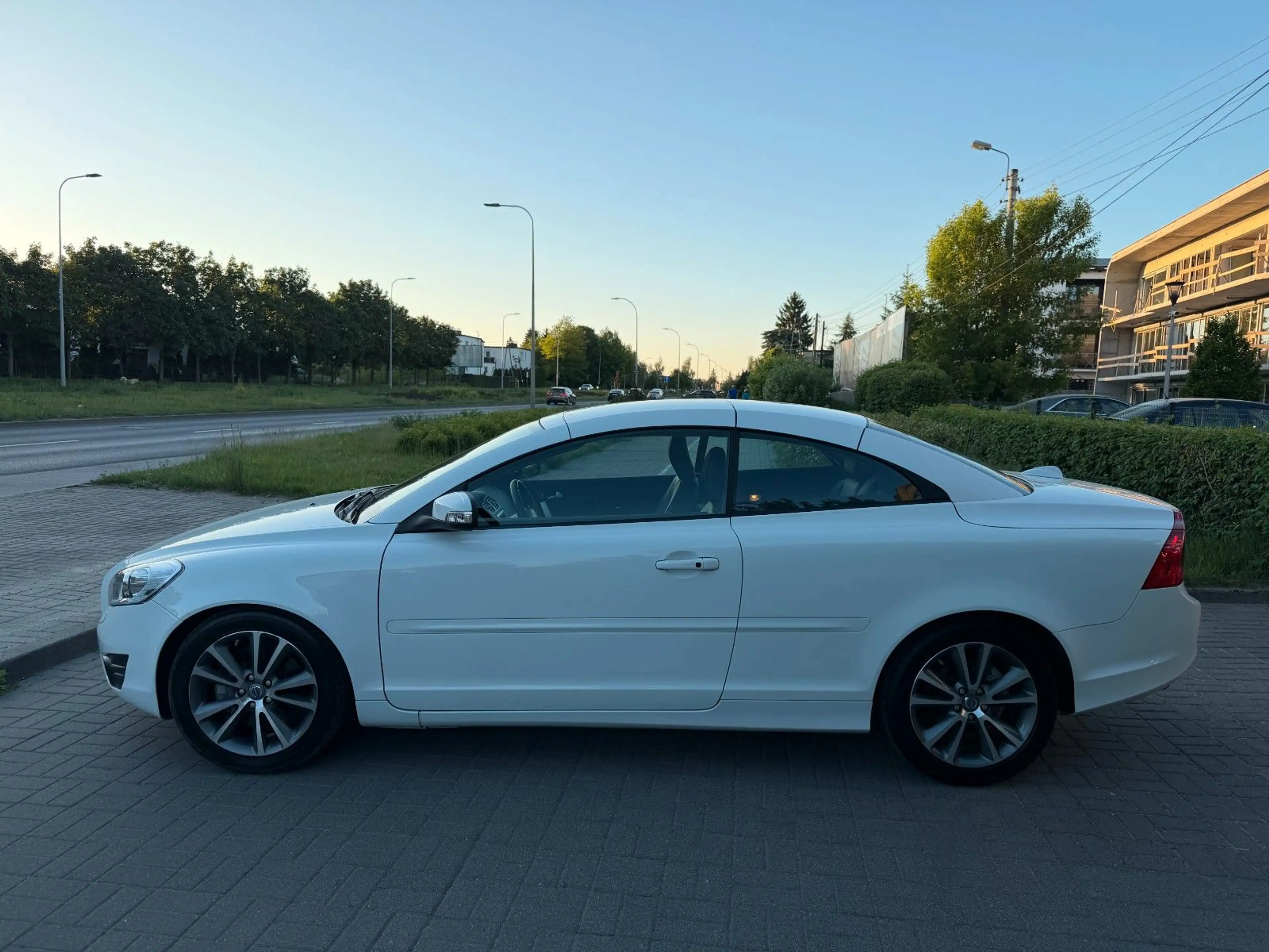 Volvo C70 T5 Geartronic Momentum*NUR42.000KM*INSP.+TÜV — photo 4