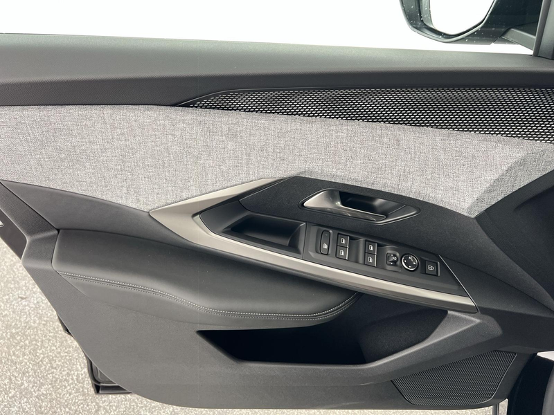 Peugeot 5008 Hybrid GT Exclusive 1.2*NAVI*SHZ*360°K*uvm — photo 11