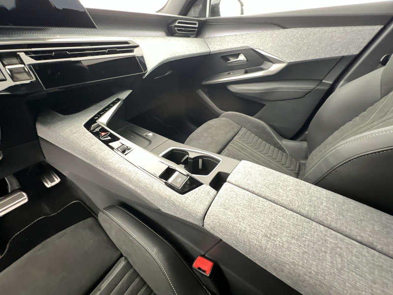 Peugeot 5008 Hybrid GT Exclusive 1.2*NAVI*SHZ*360°K*uvm — photo 14