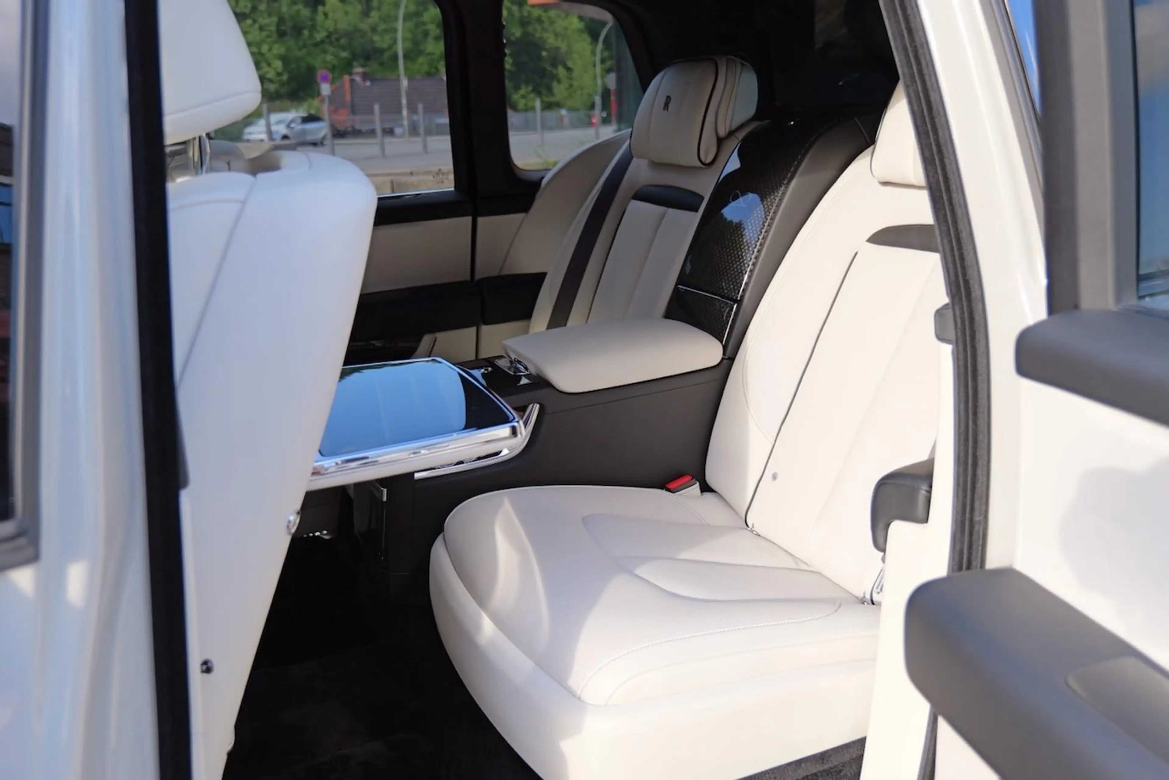 Rolls-Royce Cullinan Cullian Black Badge 4 Seats I Starlight I TV I Ma — photo 11