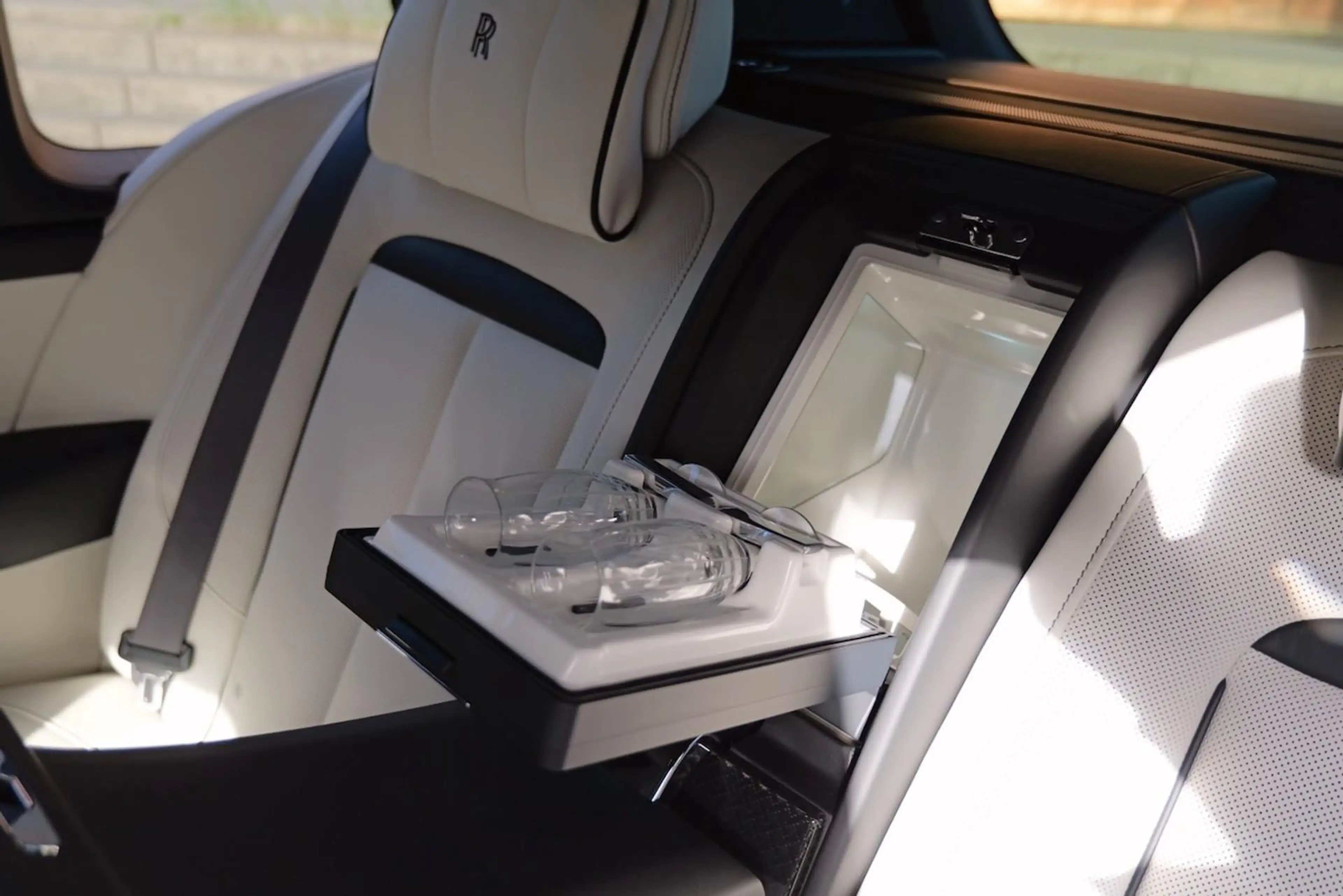 Rolls-Royce Cullinan Cullian Black Badge 4 Seats I Starlight I TV I Ma — photo 14