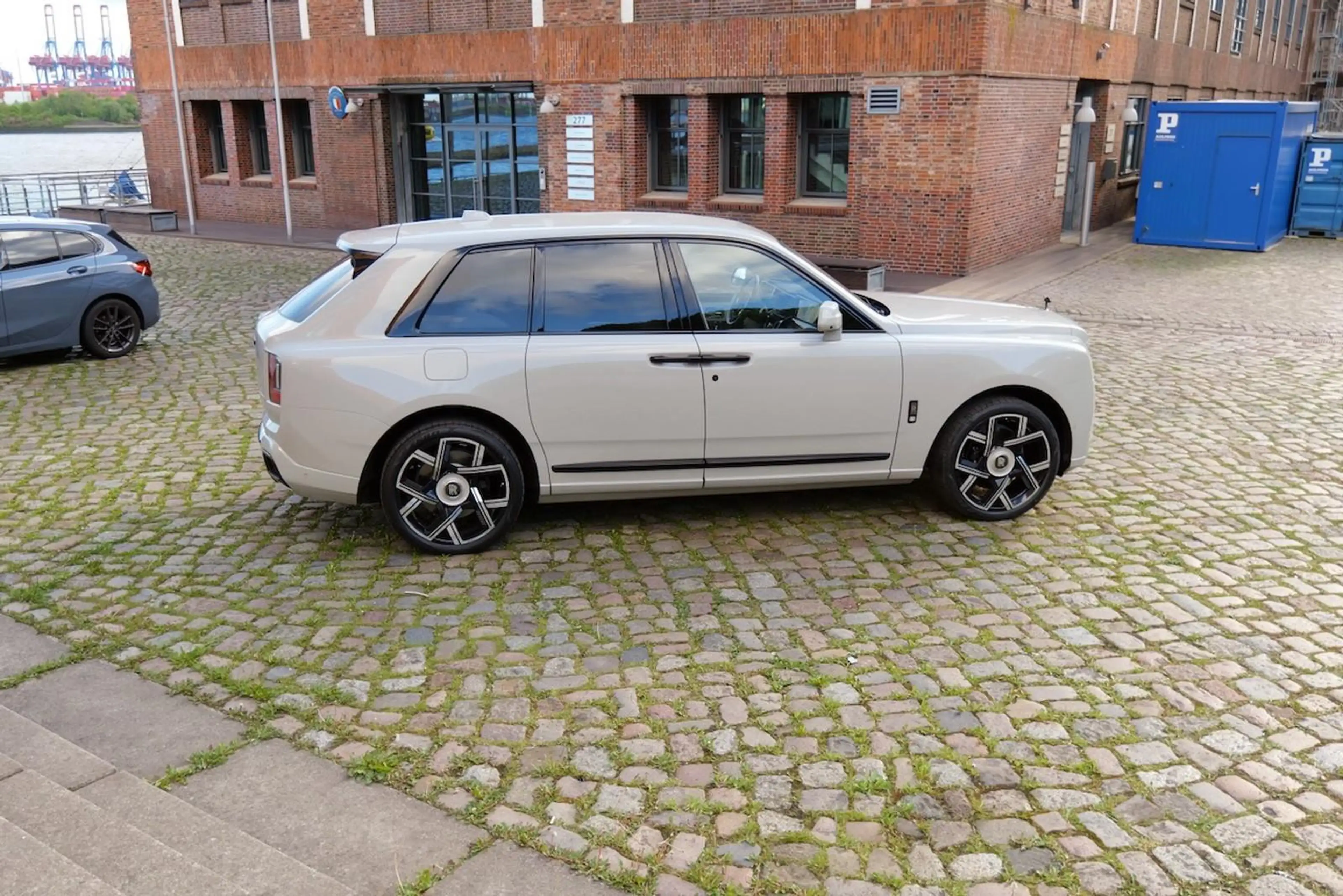 Rolls-Royce Cullinan Cullian Black Badge 4 Seats I Starlight I TV I Ma — photo 7