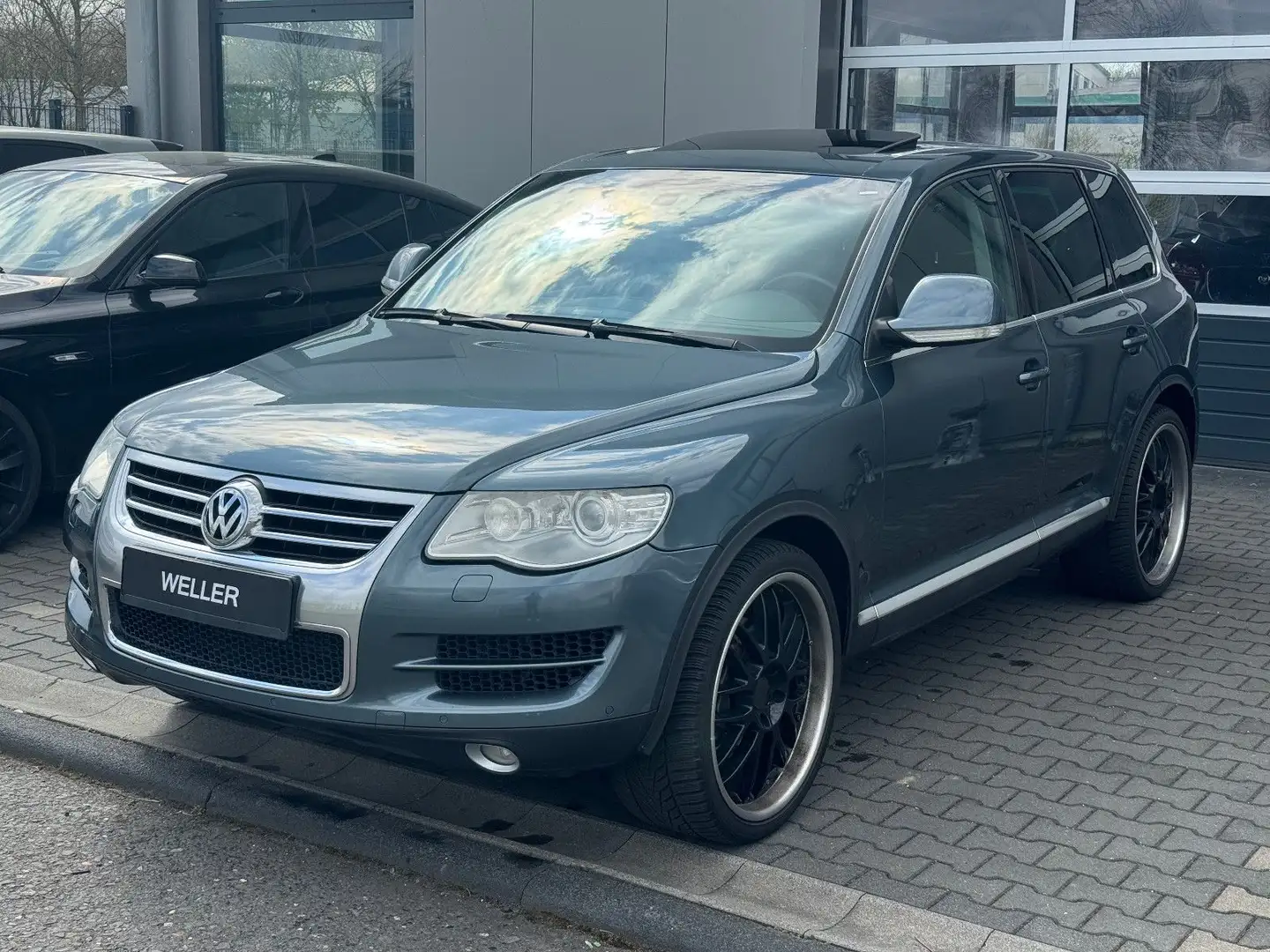 Volkswagen Touareg V8 4.2 Facelift AHK 3500 DYNAUDIO 22" R Grau - 1