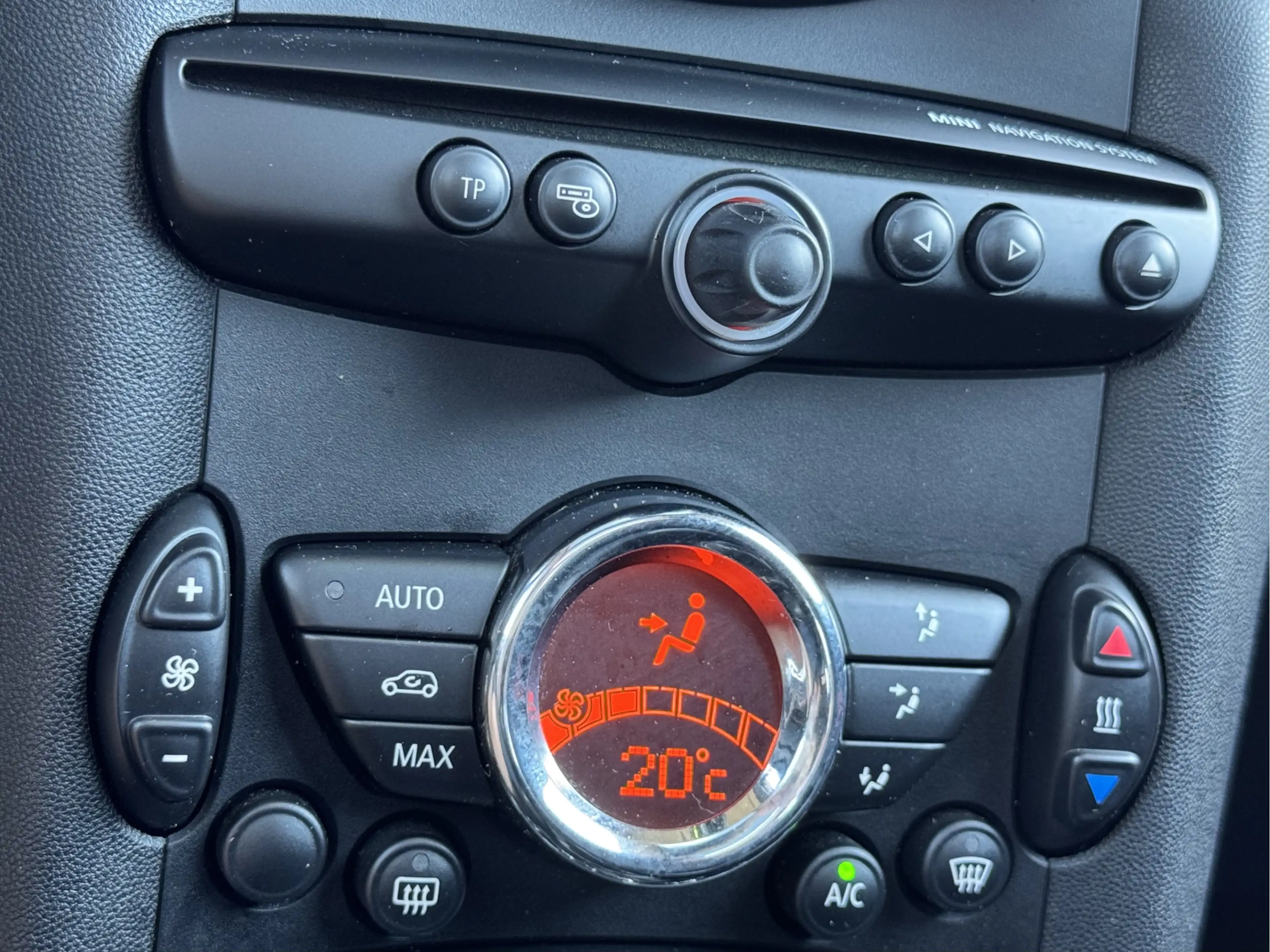 MINI One Clubman 1.6 CHILI | NL-AUTO! | NAVI! | PANODAK! — photo 16