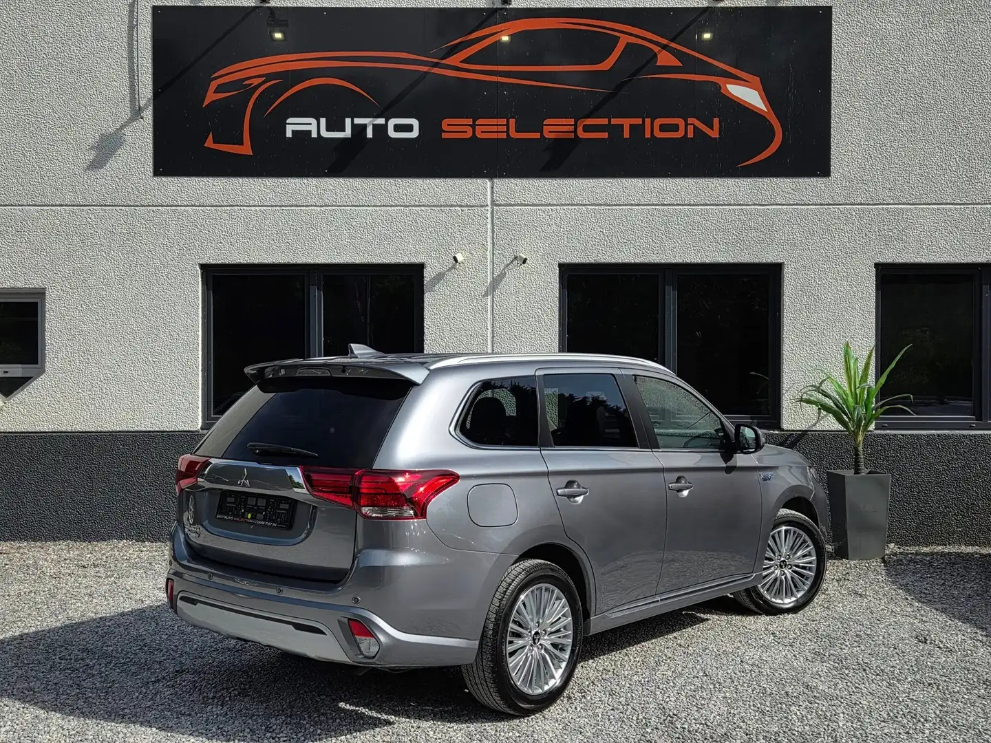 Mitsubishi Outlander 2.4i 4WD PHEV Intense - NEW - TAXE CIRCU. 104 € Gris - 2