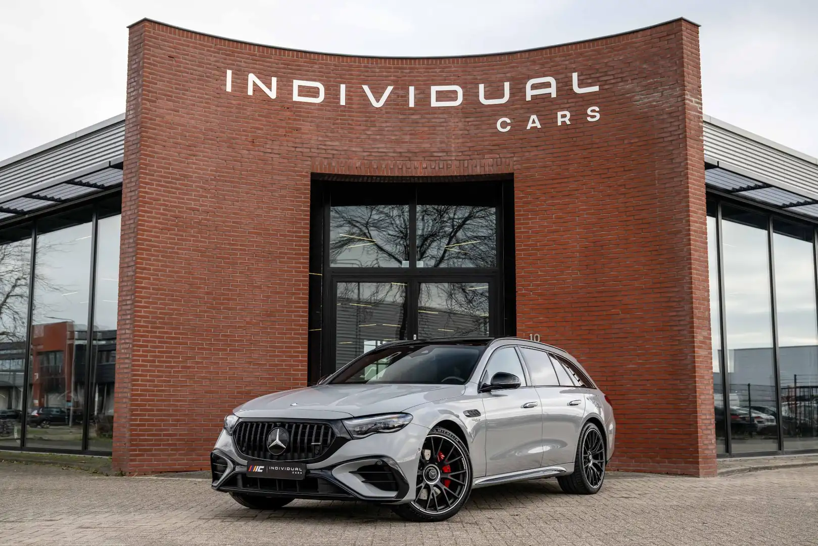 Mercedes-Benz E 53 AMG 4MATIC+ Achterasbesturing Panorama Trekhaak Gris - 1