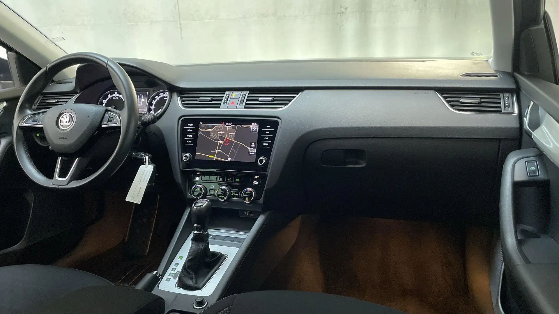 Skoda Octavia Combi 1.5 TSI 150pk DSG Greentech Business Edition Grijs - 2