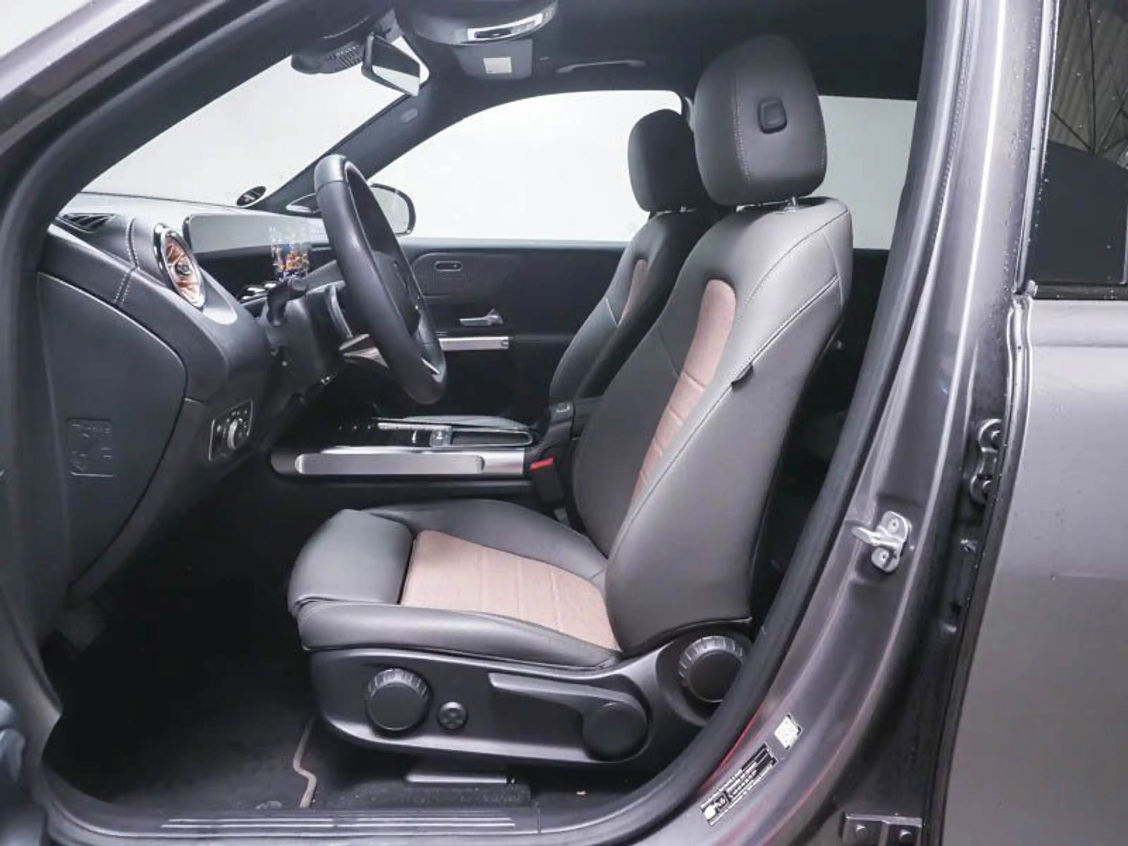 Mercedes-Benz EQB 250 EL-ART-ADV+ PANO 360° 19"AMG BURMESTER — photo 7