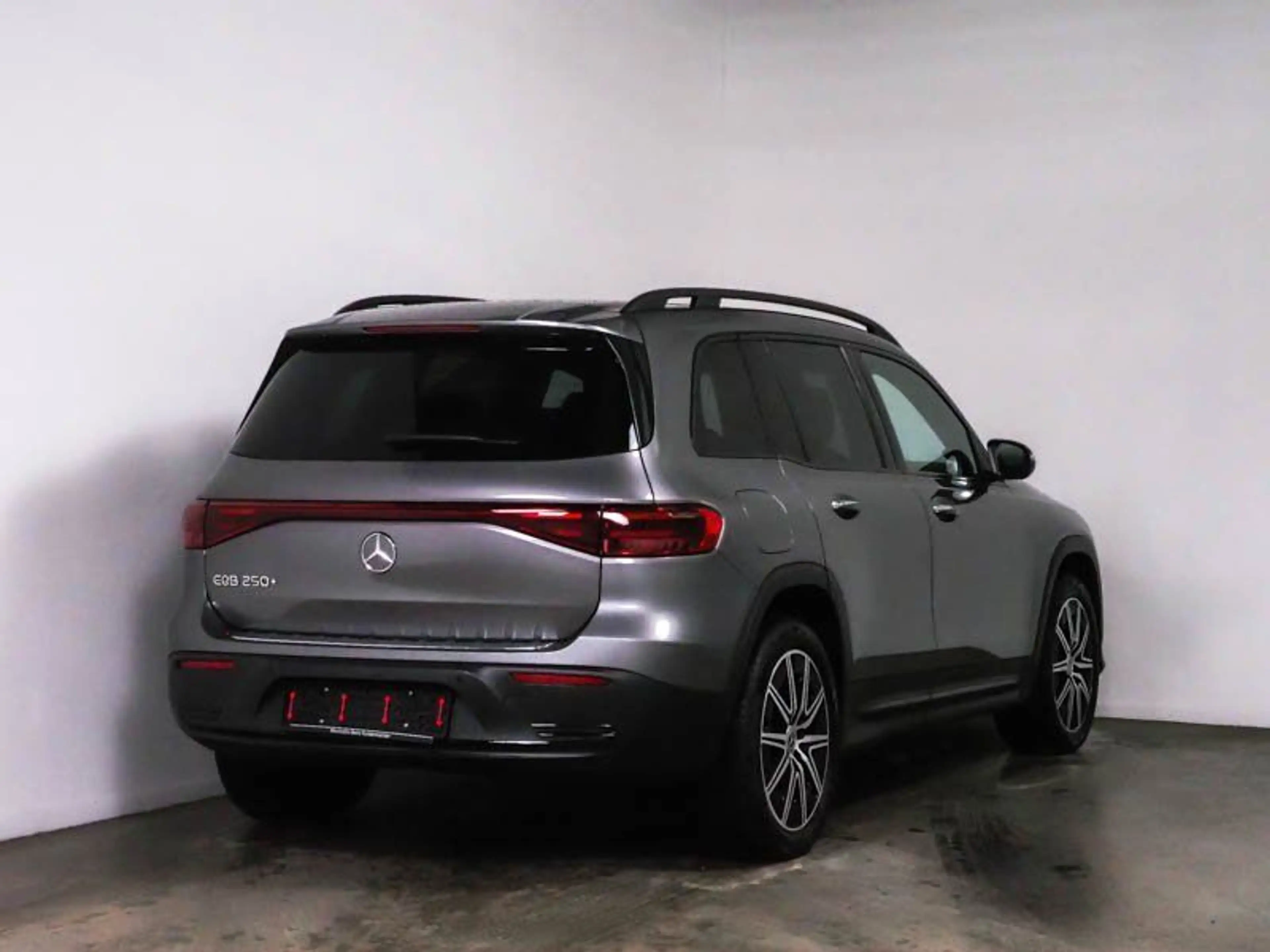Mercedes-Benz EQB 250 EL-ART-ADV+ PANO 360° 19"AMG BURMESTER — photo 4