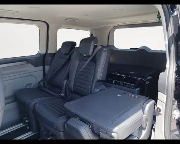 Ford Tourneo Custom view 13