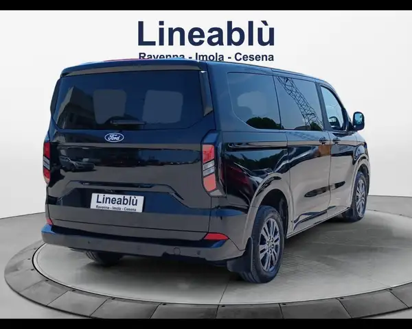 Ford Tourneo Custom view 5