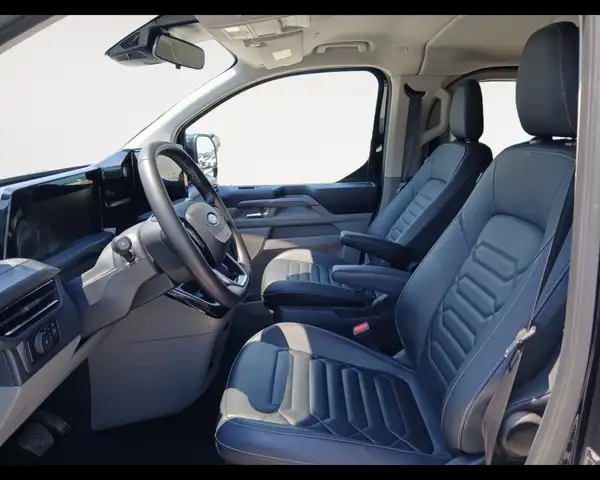 Ford Tourneo Custom view 9