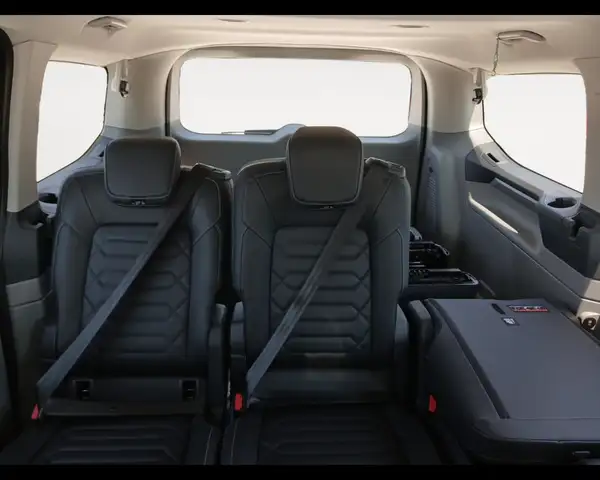 Ford Tourneo Custom view 15