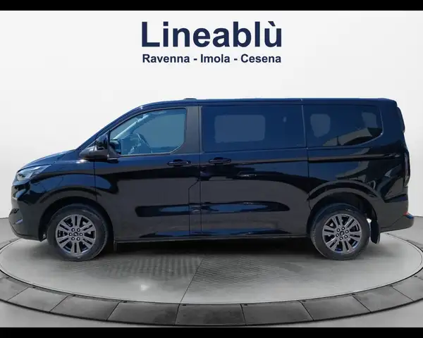 Ford Tourneo Custom view 2