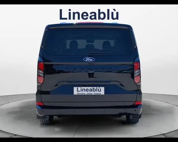 Ford Tourneo Custom view 4